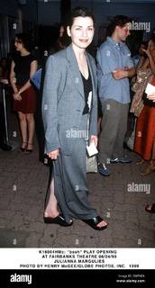 Julianna Margulies feet photo thumbnail