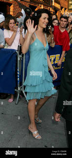 Julianna Margulies feet photo thumbnail