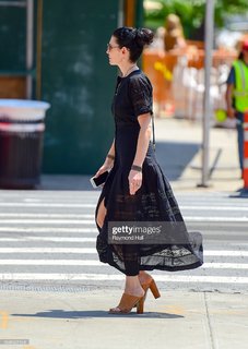Julianna Margulies feet photo thumbnail