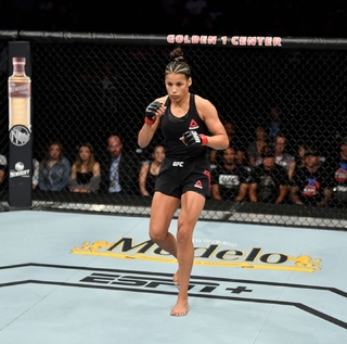 Julianna Peña feet photo thumbnail