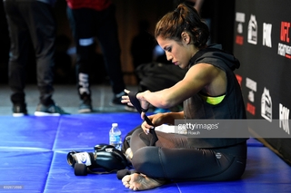 Julianna Peña feet photo thumbnail