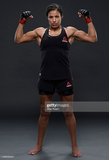 Julianna Peña feet photo thumbnail