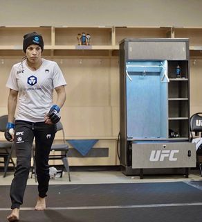 Julianna Peña feet photo thumbnail