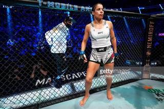 Julianna Peña feet photo thumbnail