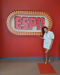Julianna Peña feet photo thumbnail