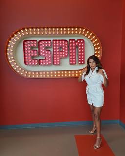 Julianna Peña feet photo thumbnail