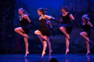 Julianna Rose Mauriello feet photo thumbnail