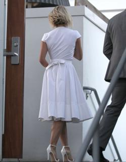 Julianne Hough feet photo thumbnail