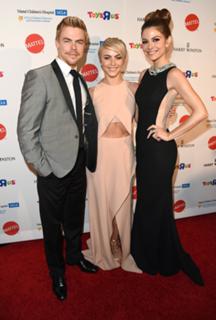 Julianne Hough feet photo thumbnail