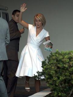 Julianne Hough feet photo thumbnail