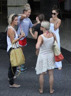 Julianne Hough feet photo thumbnail