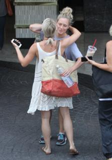 Julianne Hough feet photo thumbnail