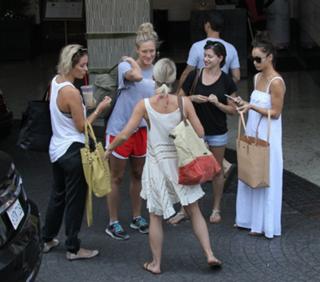 Julianne Hough feet photo thumbnail