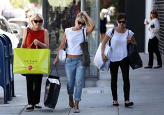 Julianne Hough feet photo thumbnail