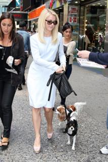 Julianne Hough feet photo thumbnail