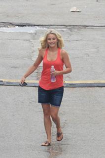 Julianne Hough feet photo thumbnail