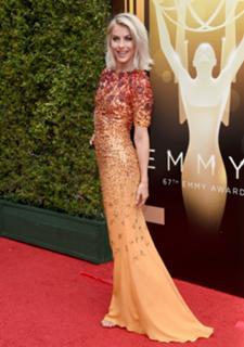 Julianne Hough feet photo thumbnail