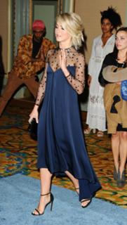 Julianne Hough feet photo thumbnail