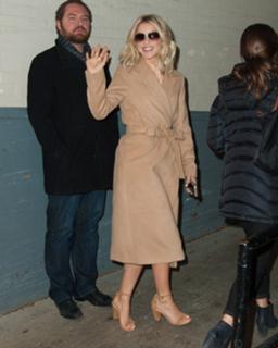 Julianne Hough feet photo thumbnail