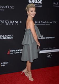 Julianne Hough feet photo thumbnail