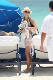 Julianne Hough feet photo thumbnail