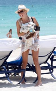 Julianne Hough feet photo thumbnail
