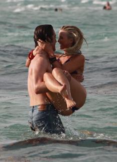 Julianne Hough feet photo thumbnail