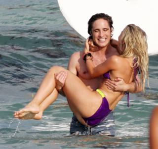 Julianne Hough feet photo thumbnail