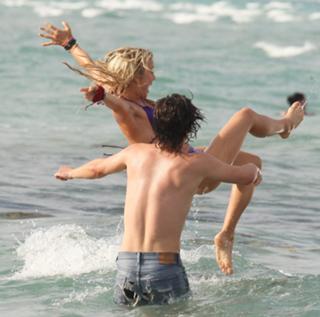 Julianne Hough feet photo thumbnail