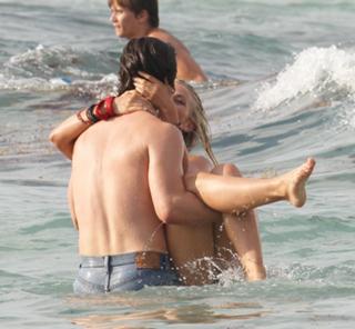 Julianne Hough feet photo thumbnail