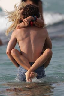 Julianne Hough feet photo thumbnail