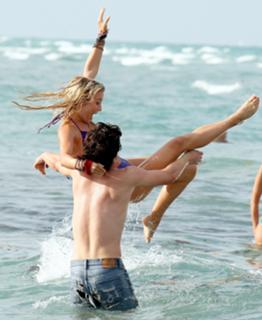 Julianne Hough feet photo thumbnail
