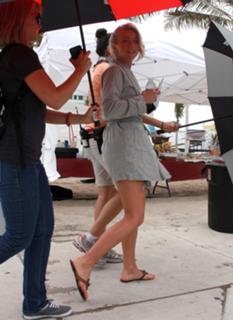 Julianne Hough feet photo thumbnail