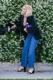 Julianne Hough feet photo thumbnail