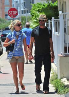 Julianne Hough feet photo thumbnail