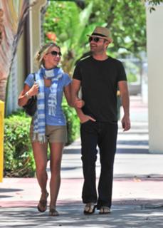 Julianne Hough feet photo thumbnail
