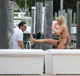 Julianne Hough feet photo thumbnail