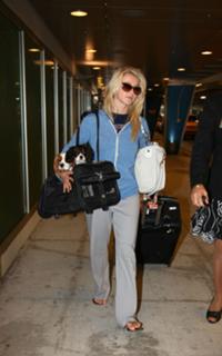 Julianne Hough feet photo thumbnail