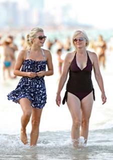 Julianne Hough feet photo thumbnail