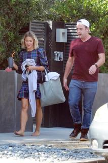 Julianne Hough feet photo thumbnail
