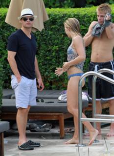 Julianne Hough feet photo thumbnail