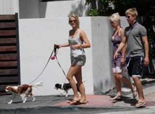 Julianne Hough feet photo thumbnail