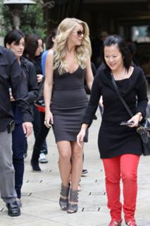 Julianne Hough feet photo thumbnail