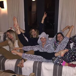 Julianne Hough feet photo thumbnail
