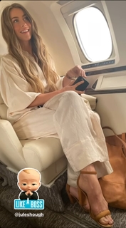 Julianne Hough feet photo thumbnail