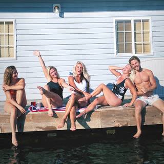 Julianne Hough feet photo thumbnail