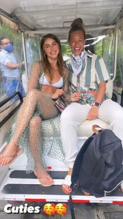 Julianne Hough feet photo thumbnail