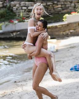 Julianne Hough feet photo thumbnail