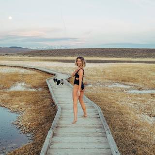 Julianne Hough feet photo thumbnail