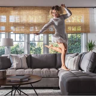 Julianne Hough feet photo thumbnail